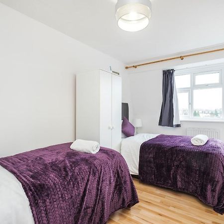 Spacious 3 Bed 1 Bath Hse W Guest Toilet W Parking Near Excel - E16 伦敦 外观 照片