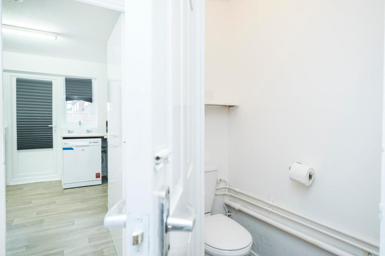 Spacious 3 Bed 1 Bath Hse W Guest Toilet W Parking Near Excel - E16 伦敦 外观 照片
