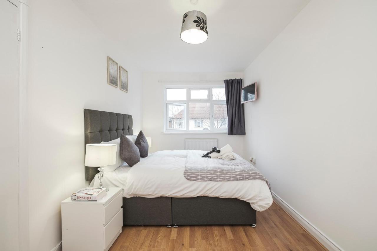 Spacious 3 Bed 1 Bath Hse W Guest Toilet W Parking Near Excel - E16 伦敦 外观 照片