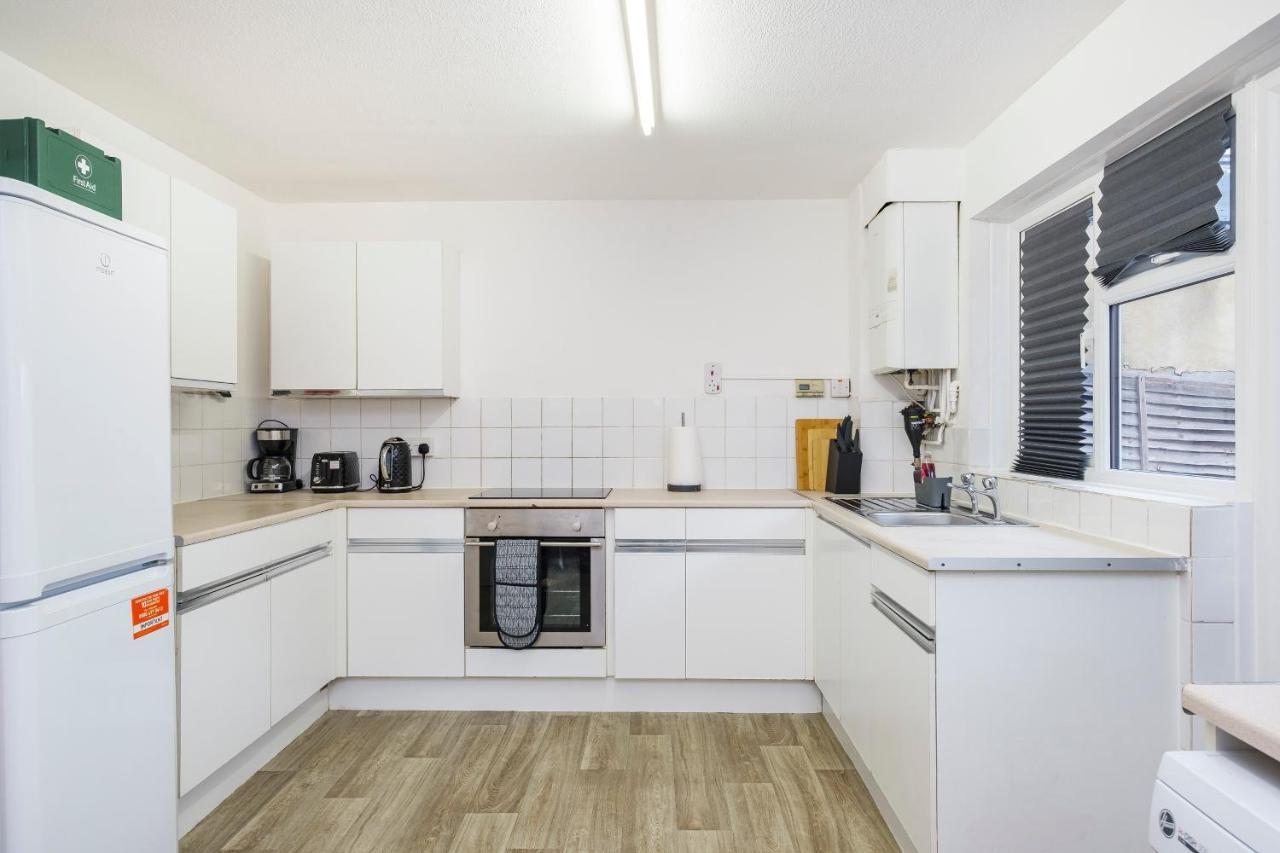 Spacious 3 Bed 1 Bath Hse W Guest Toilet W Parking Near Excel - E16 伦敦 外观 照片