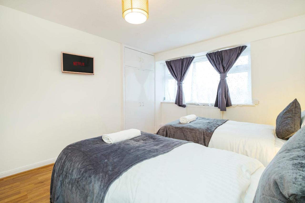 Spacious 3 Bed 1 Bath Hse W Guest Toilet W Parking Near Excel - E16 伦敦 外观 照片