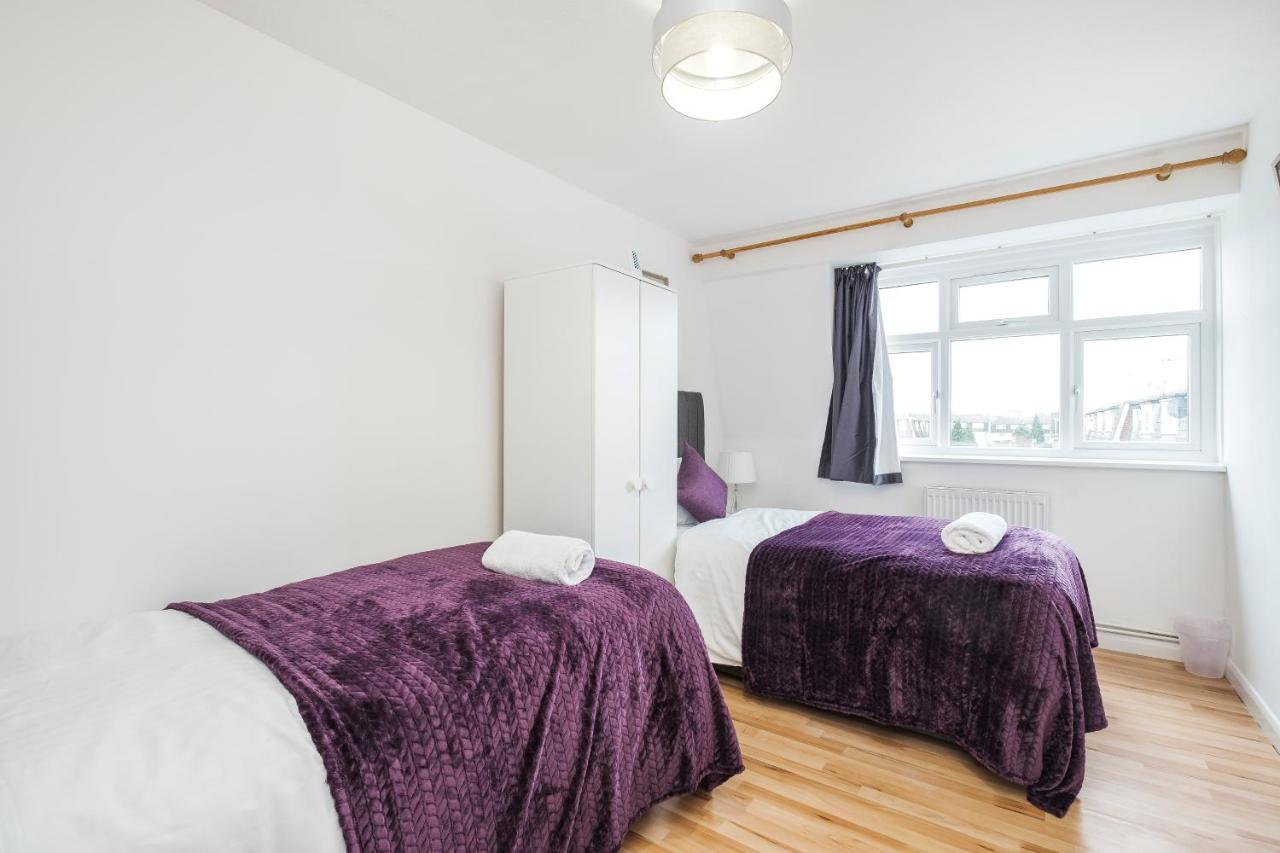 Spacious 3 Bed 1 Bath Hse W Guest Toilet W Parking Near Excel - E16 伦敦 外观 照片