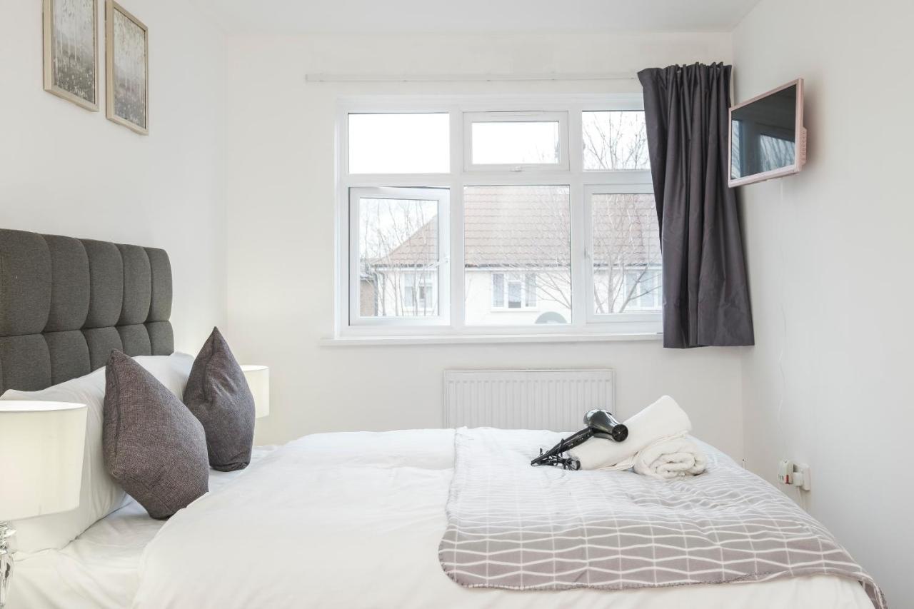 Spacious 3 Bed 1 Bath Hse W Guest Toilet W Parking Near Excel - E16 伦敦 外观 照片