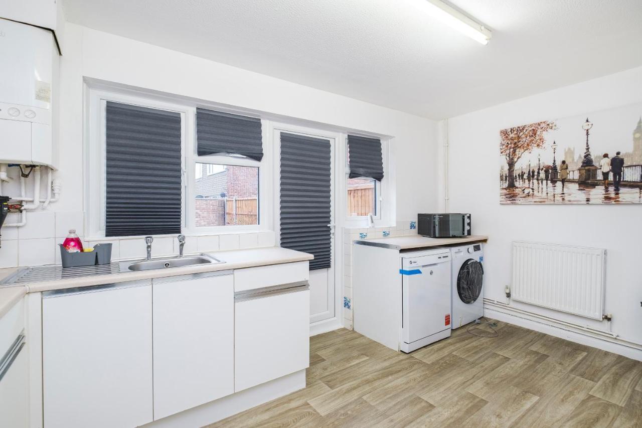 Spacious 3 Bed 1 Bath Hse W Guest Toilet W Parking Near Excel - E16 伦敦 外观 照片