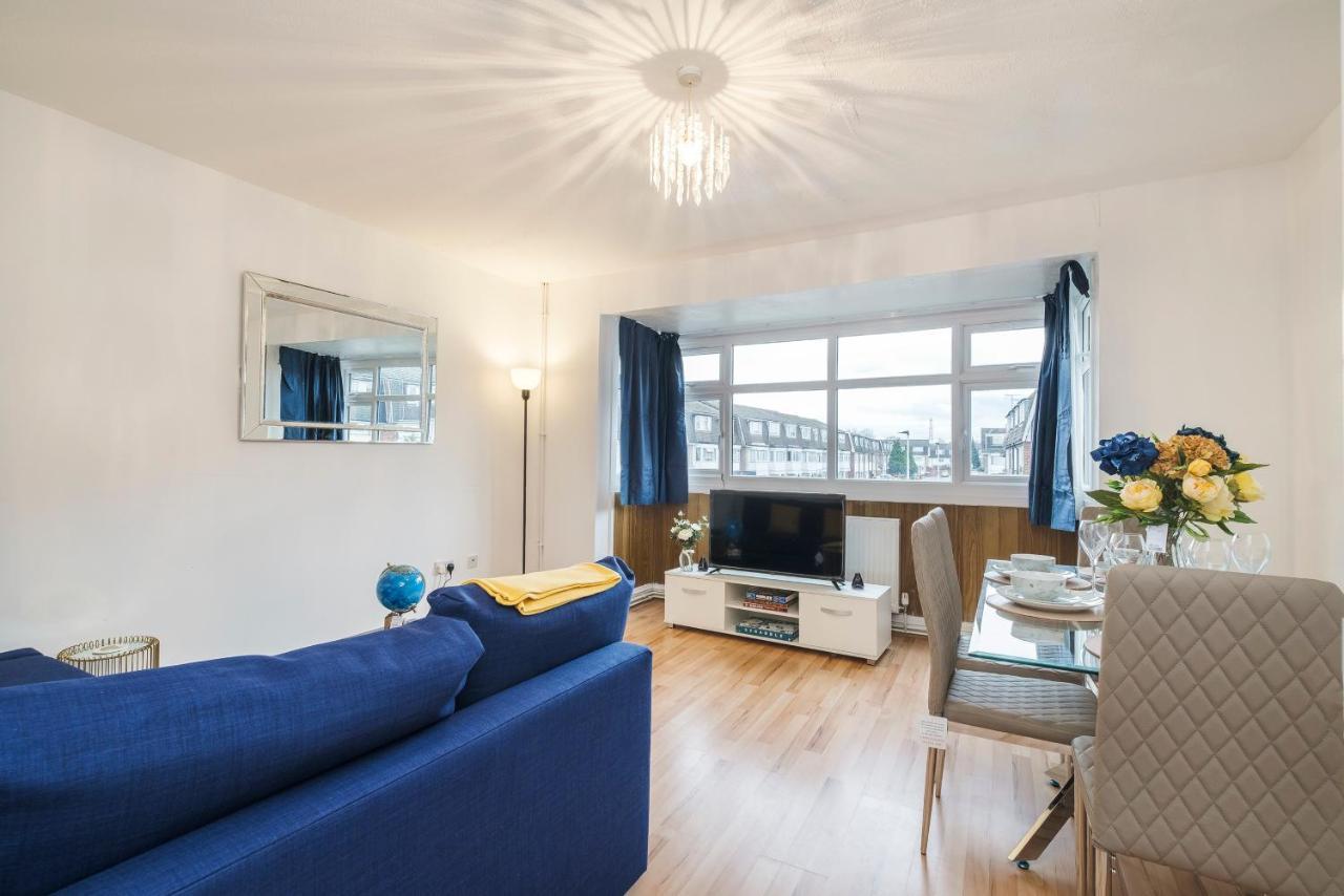 Spacious 3 Bed 1 Bath Hse W Guest Toilet W Parking Near Excel - E16 伦敦 外观 照片