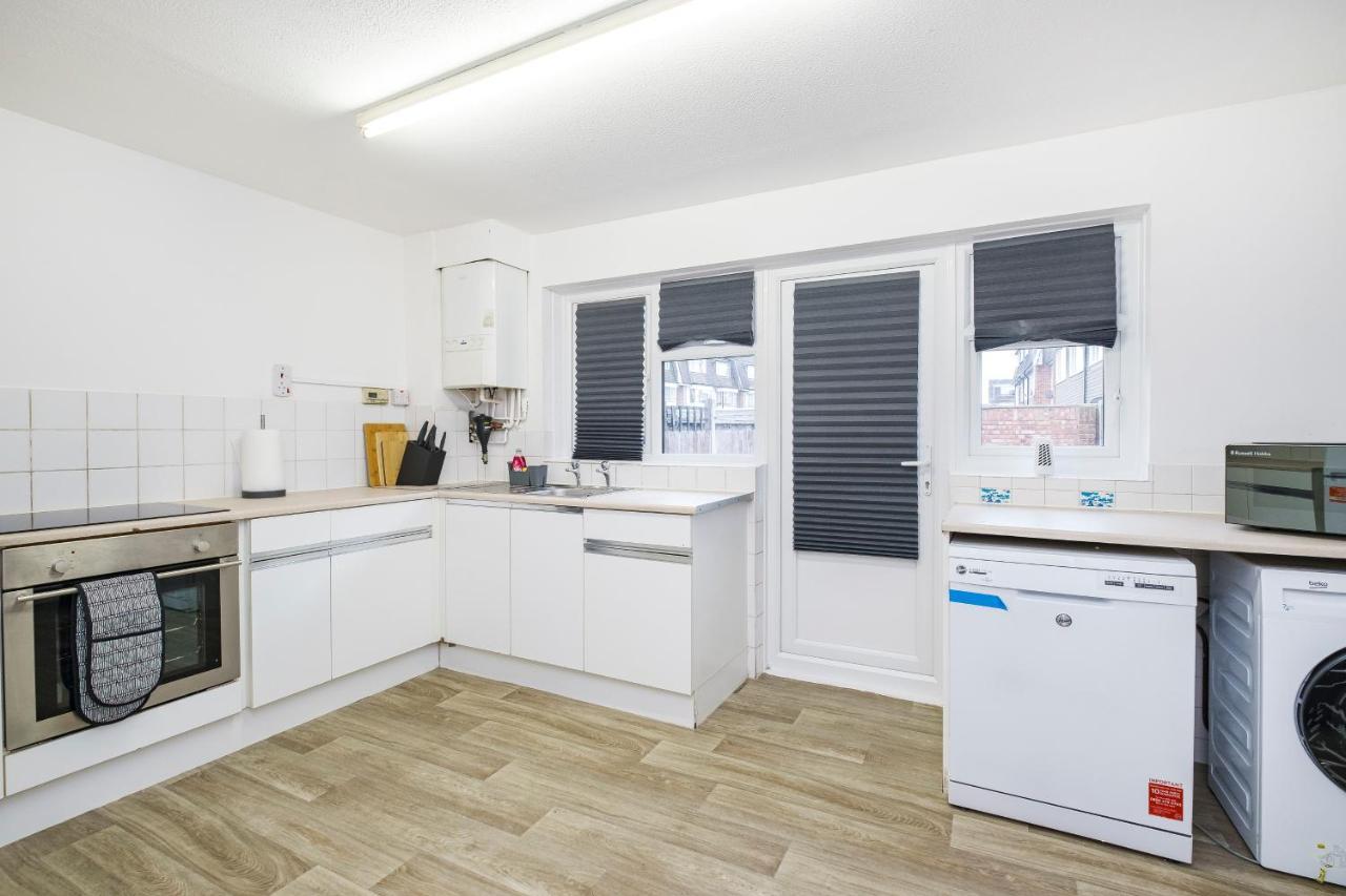 Spacious 3 Bed 1 Bath Hse W Guest Toilet W Parking Near Excel - E16 伦敦 外观 照片